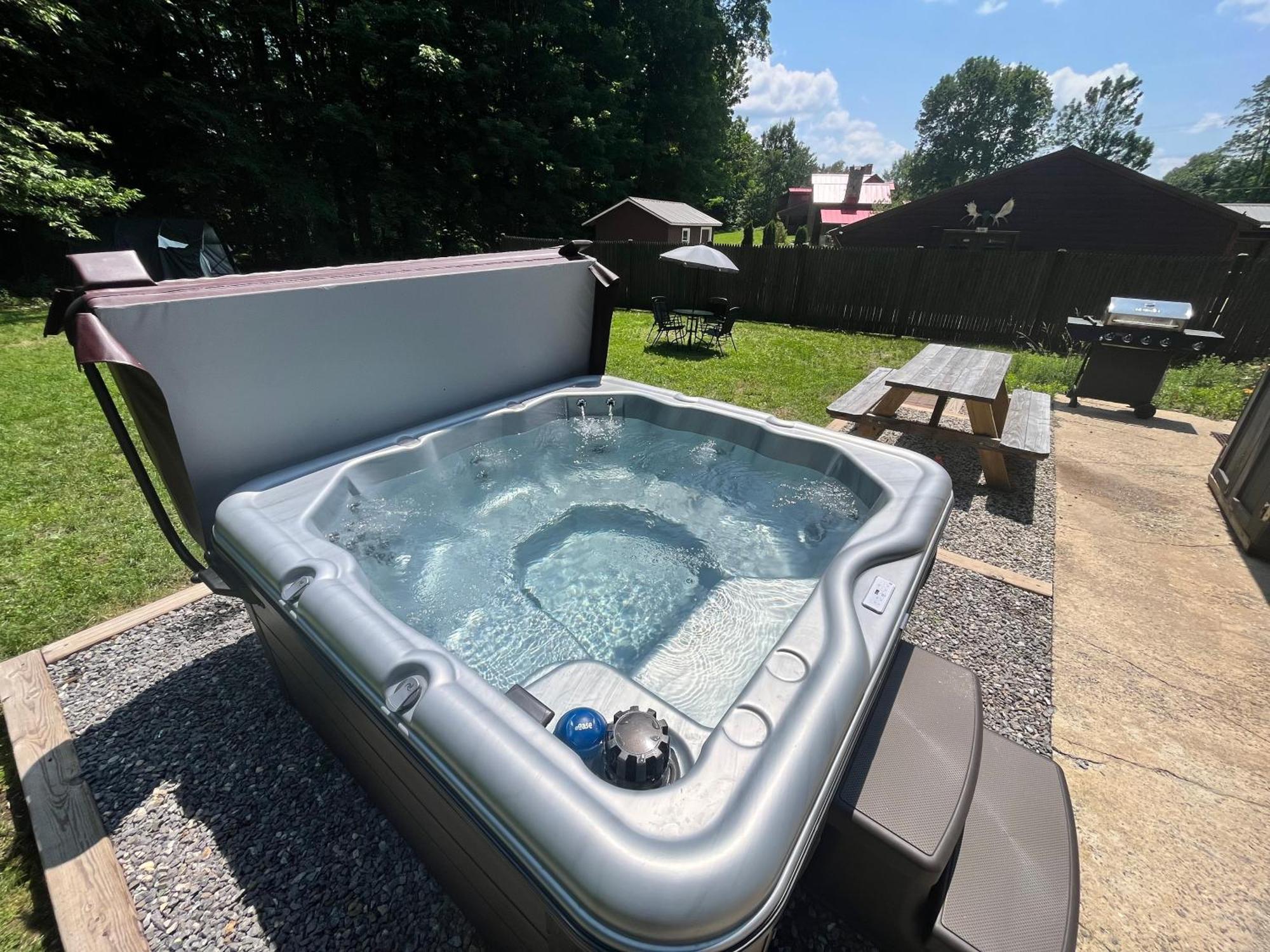 Ski Chalet W-Hot Tub, Only 3 Min To Sunday River Ski Lifts! Bethel Eksteriør billede